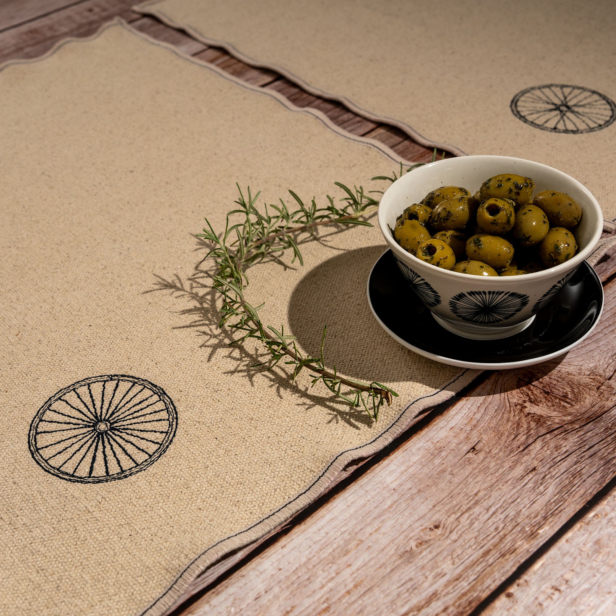 “Gordina beige cotton placemat with embroidered wheel motif – handcrafted table textile”