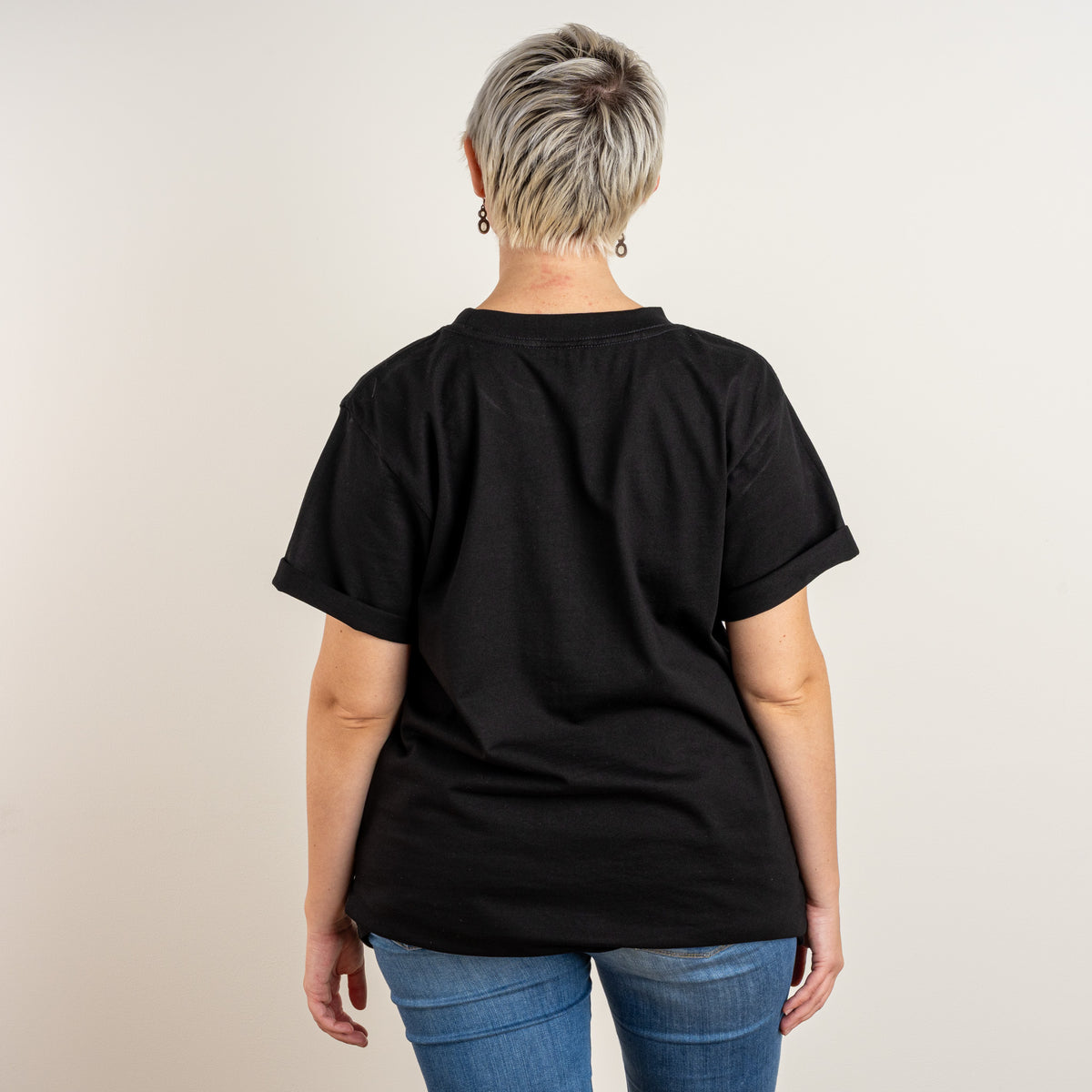 Back view of a woman wearing the Black La Bailarina T-shirt; the back is plain.