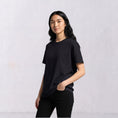 Bild in Galerie-Betrachter laden, The Papyrus women’s embroidered T-shirt in navy with tonal front motif, front view

