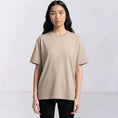 Bild in Galerie-Betrachter laden, The Papyrus women’s embroidered T-shirt in bone, front view
