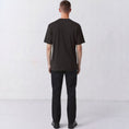 Bild in Galerie-Betrachter laden, The Papyrus embroidered T-shirt in coal, plain back view
