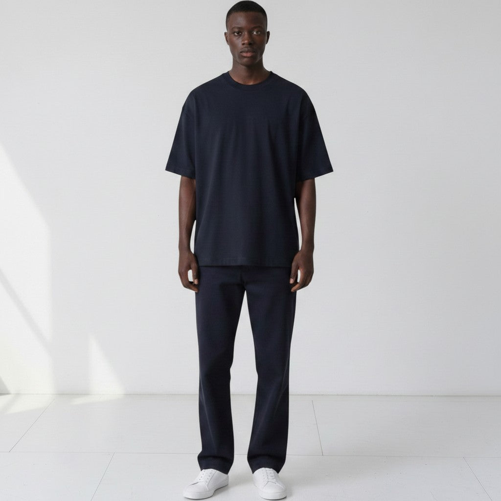 Front view of a model wearing the Gordina navy 5069 oversized cotton T-shirt.