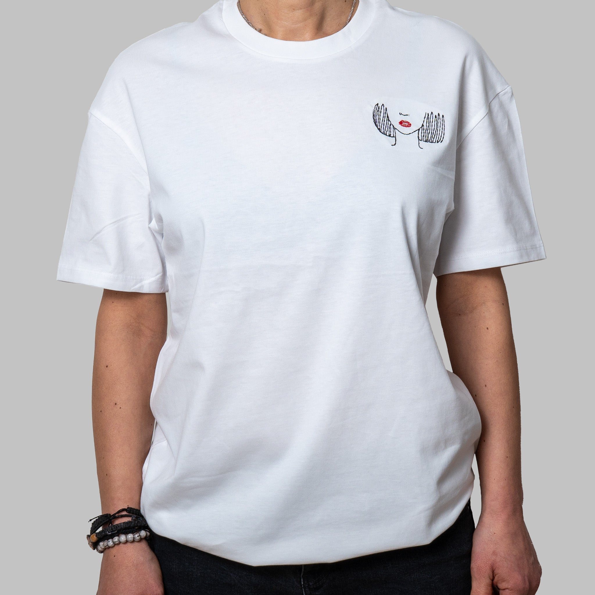 White organic cotton t-shirt with minimalist face embroidery and red lips detail on chest, Gordina